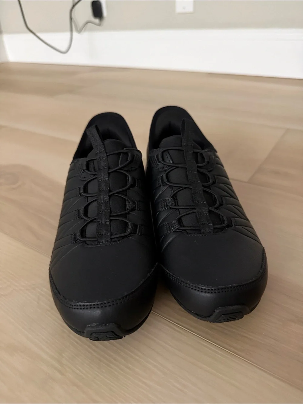Last pair NWOB Skechers Hands Free Black Slip-On Walking Shoe Size 6